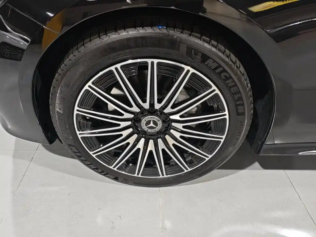 Mercedes-Benz E-Class — миниатюра 23