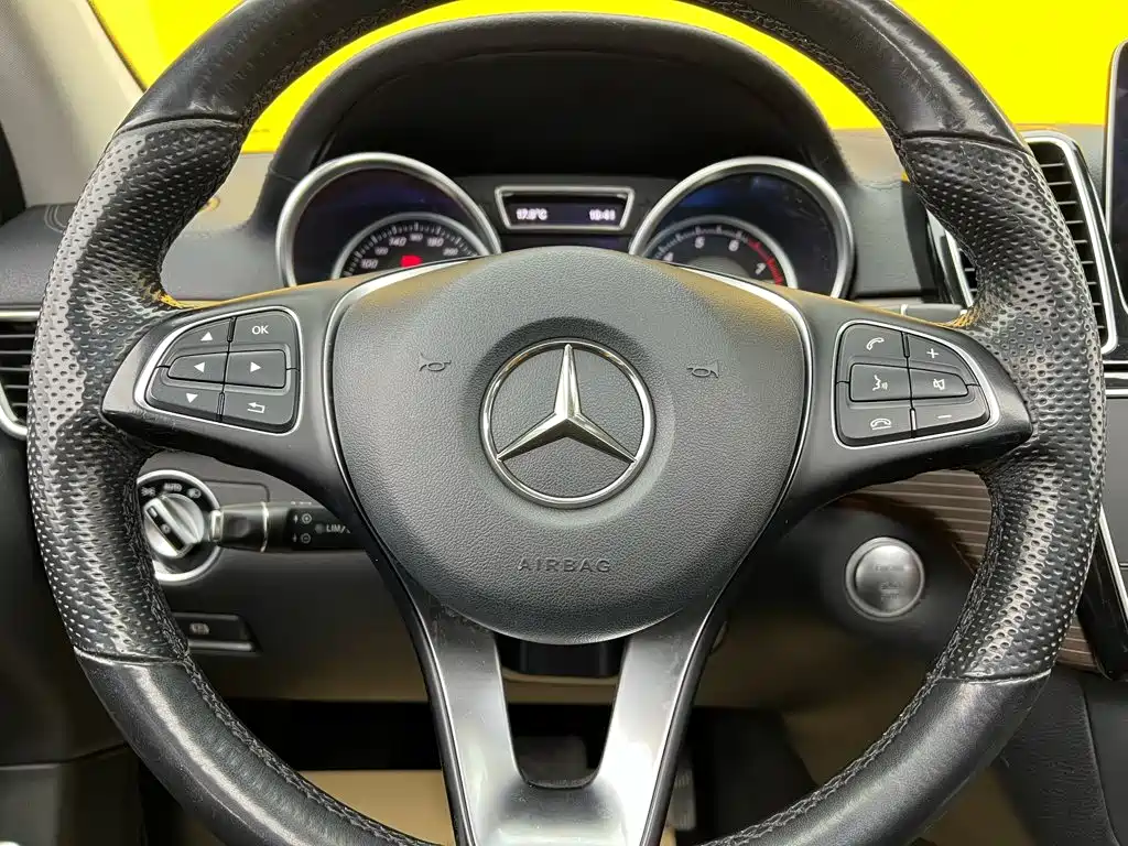 Mercedes-Benz GLE (Import) — миниатюра 16