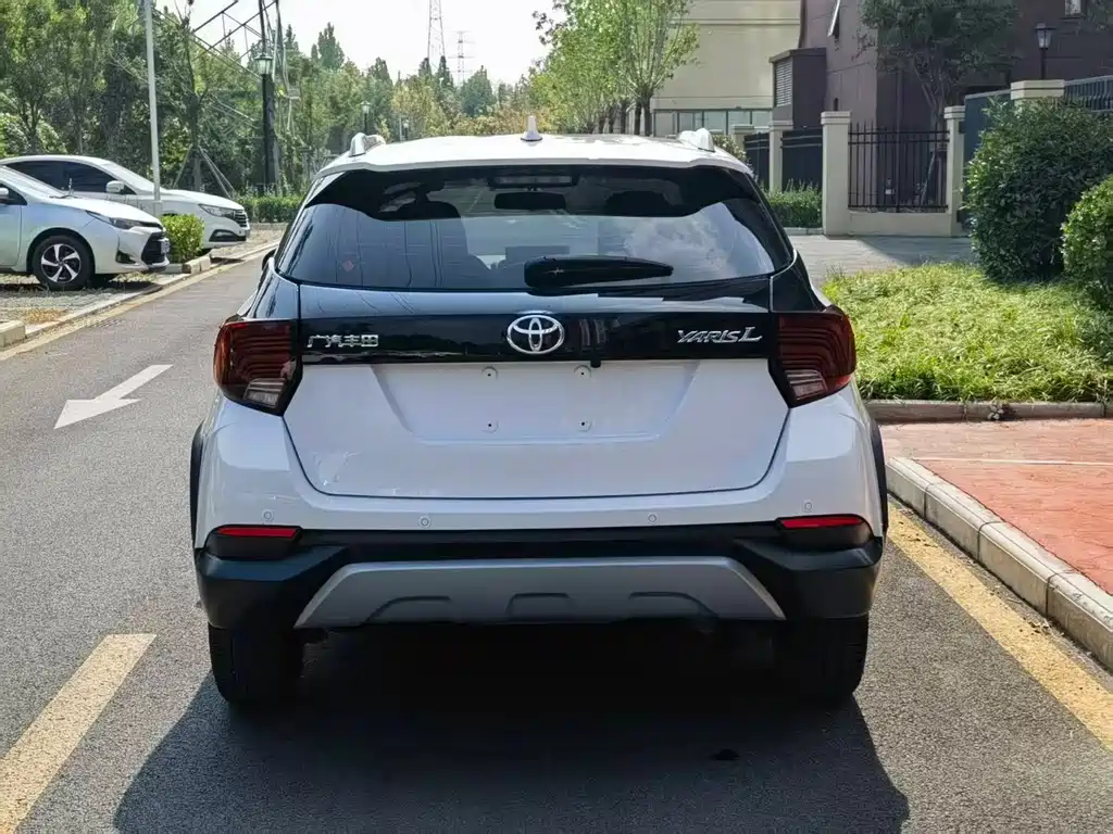Toyota Yaris L — миниатюра 3