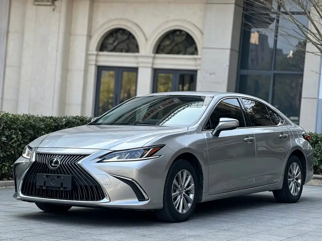 Lexus ES 2019