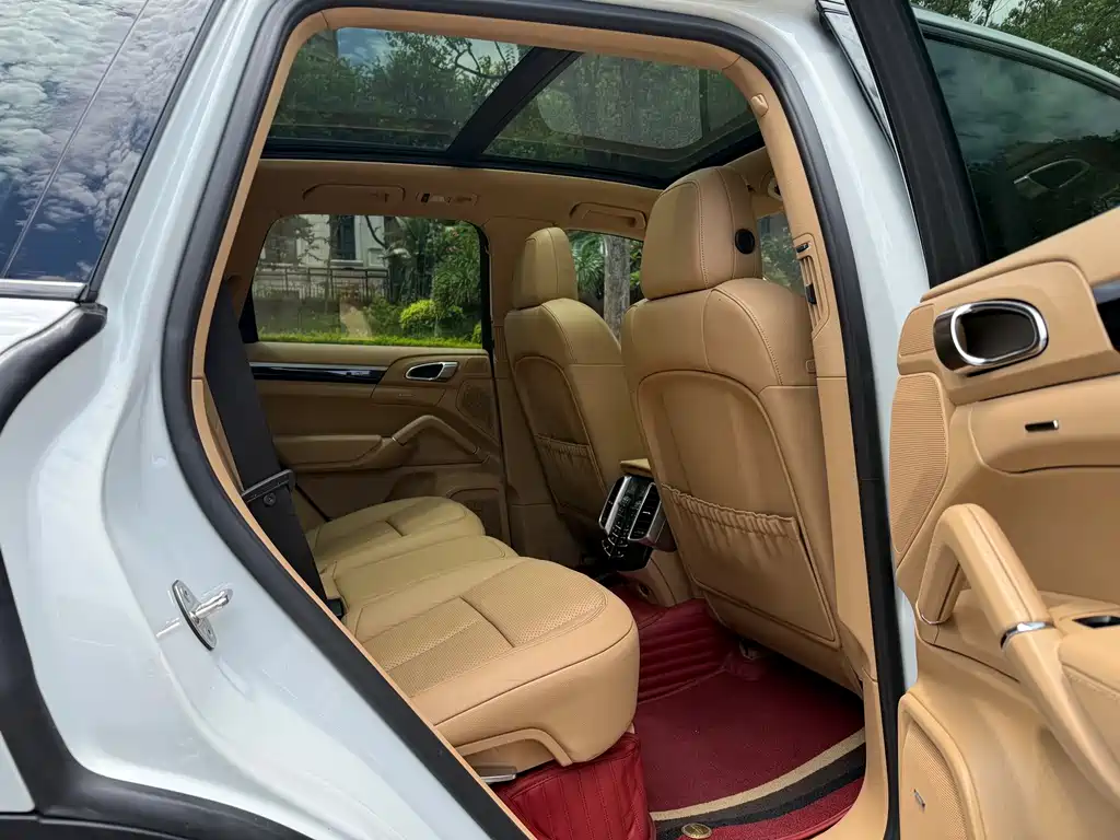 Porsche Cayenne — миниатюра 17