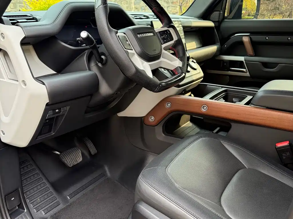 Land Rover Defender — миниатюра 6