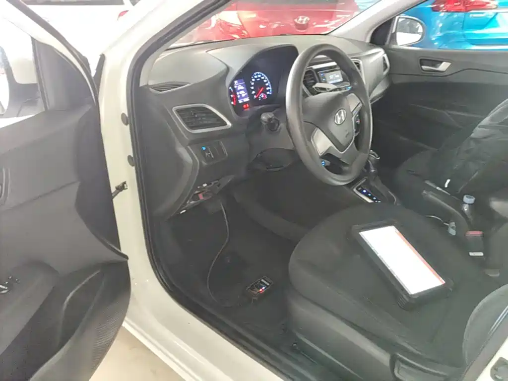 Hyundai Verna RV — миниатюра 16