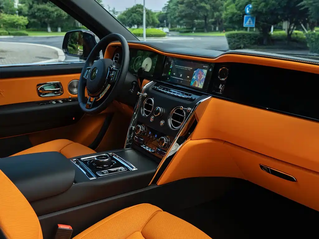 Rolls-Royce Cullinan — миниатюра 20