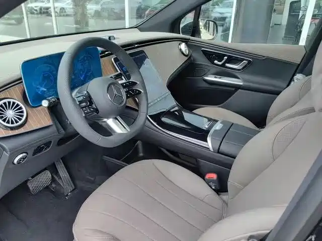 Mercedes-Benz EQE SUV — миниатюра 4