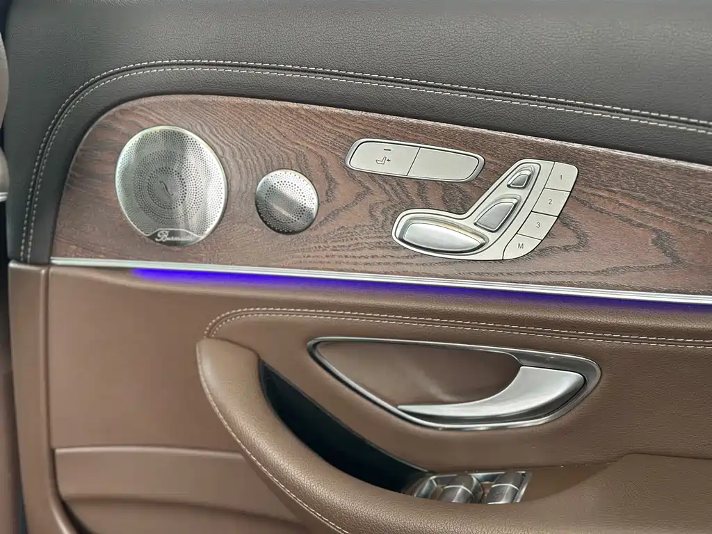 Mercedes-Benz E-Class — миниатюра 12
