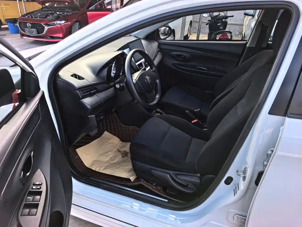 Toyota Yaris L — миниатюра 7