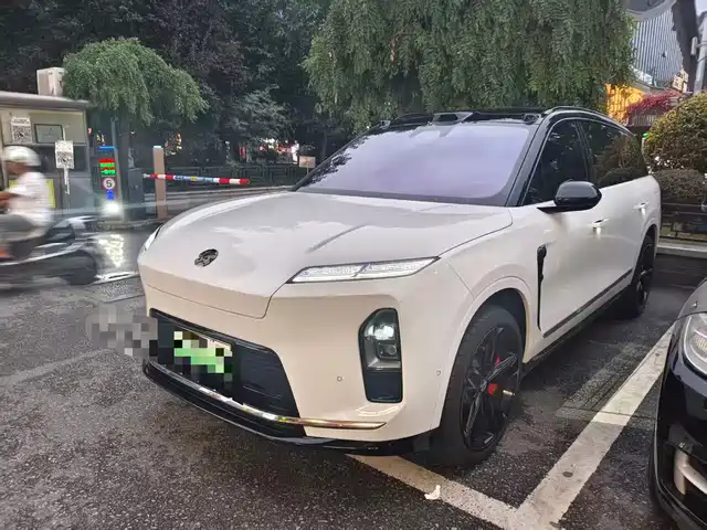 NIO ES8