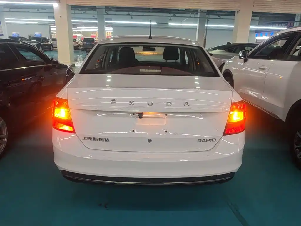 Skoda Rapid — миниатюра 6