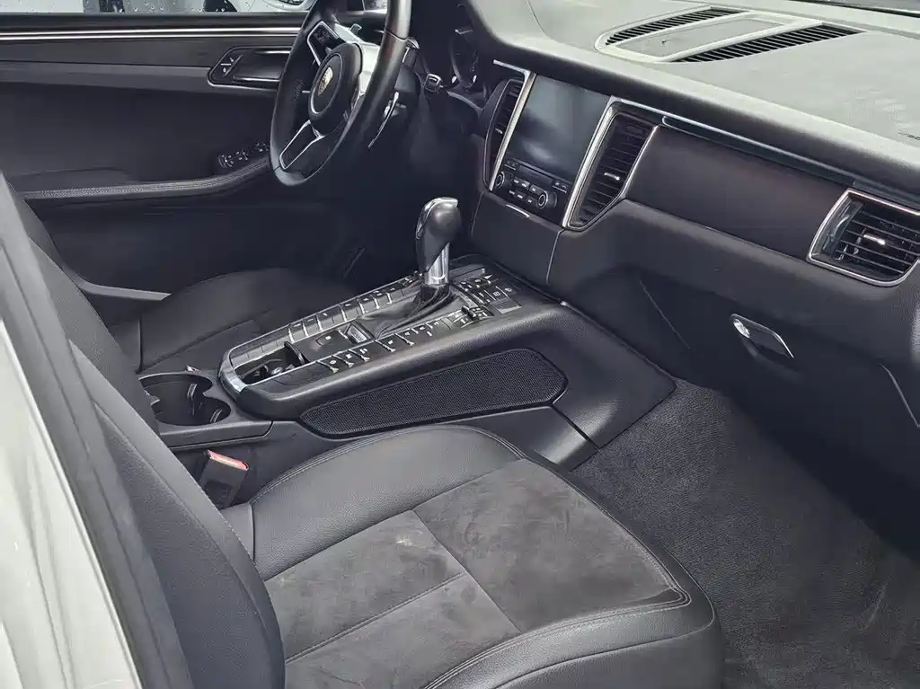 Porsche Macan — миниатюра 13