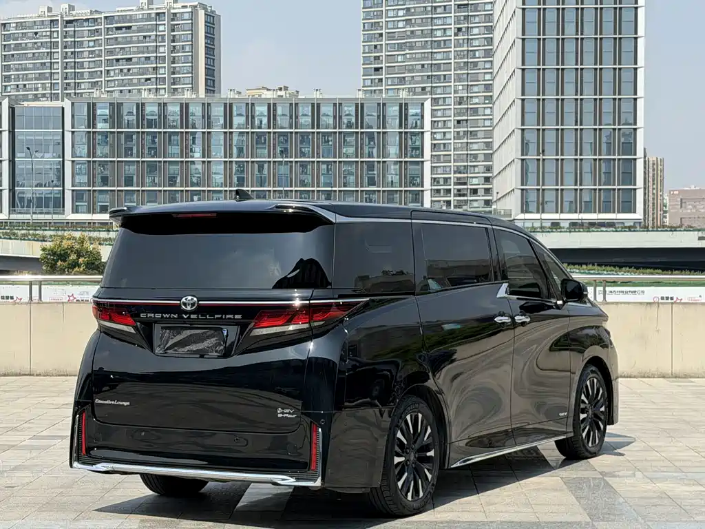 Toyota Vellfire — миниатюра 6