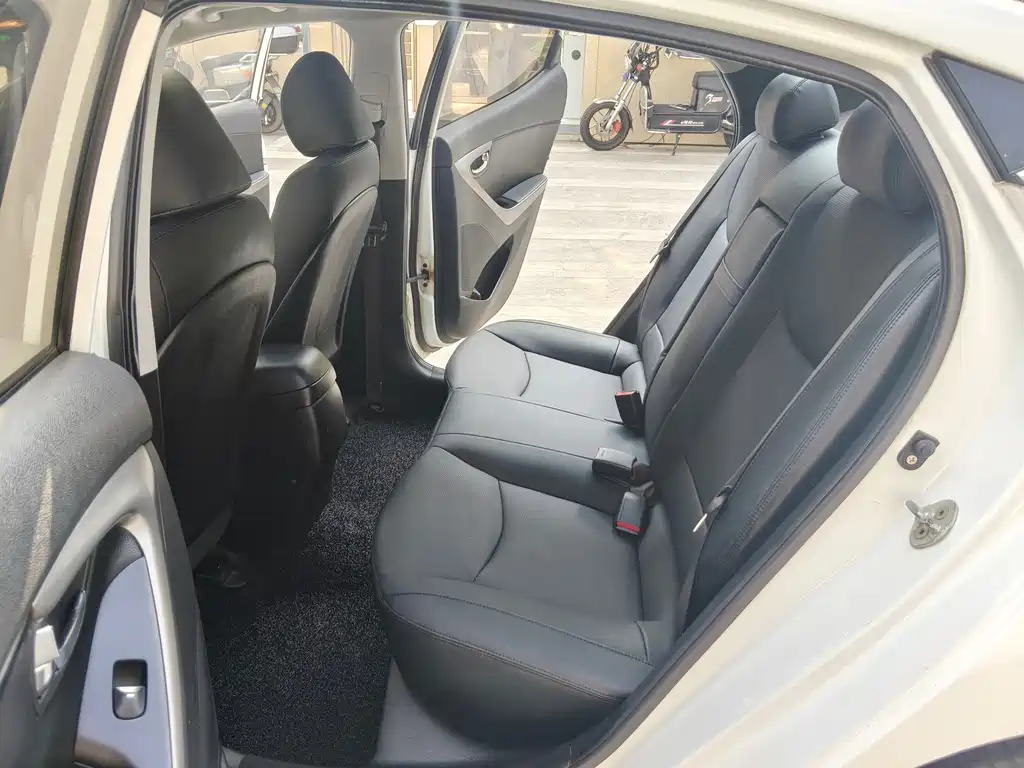 Hyundai Elantra Langdong — миниатюра 13