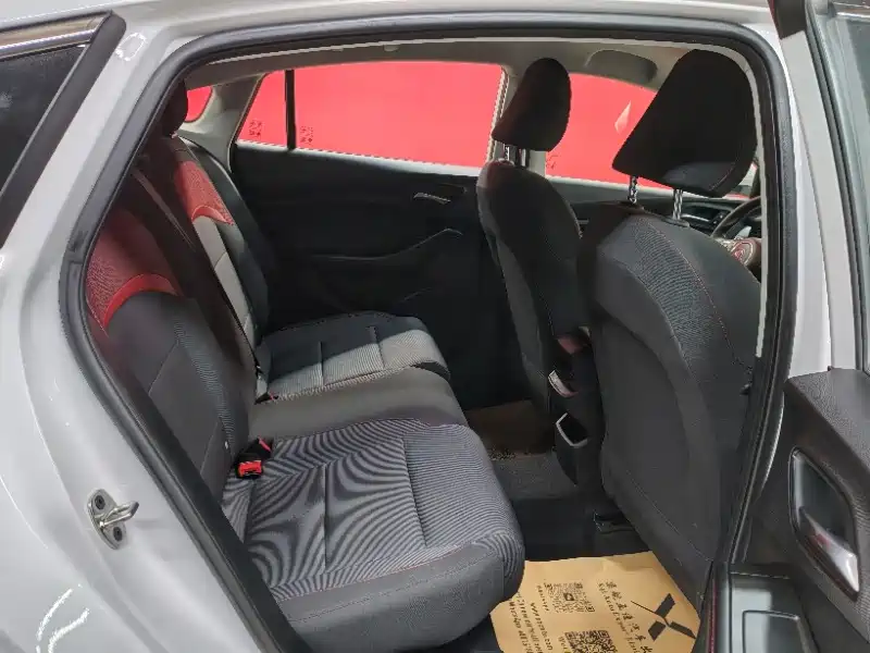 MG MG5 — миниатюра 10