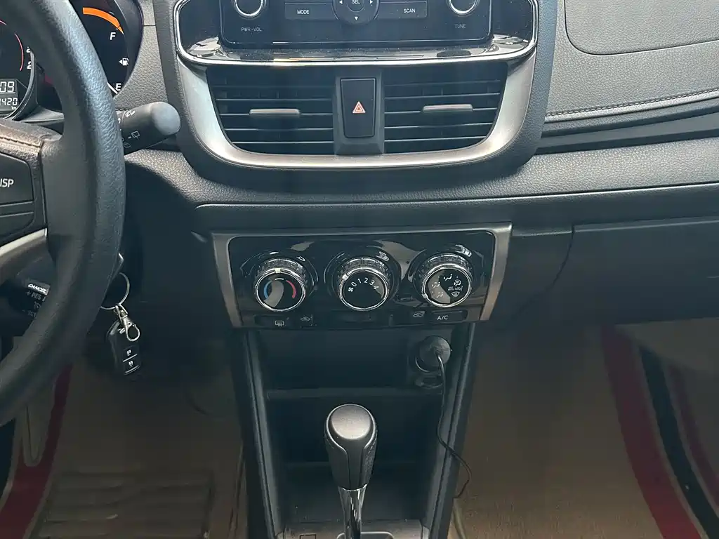 Toyota Yaris L — миниатюра 9