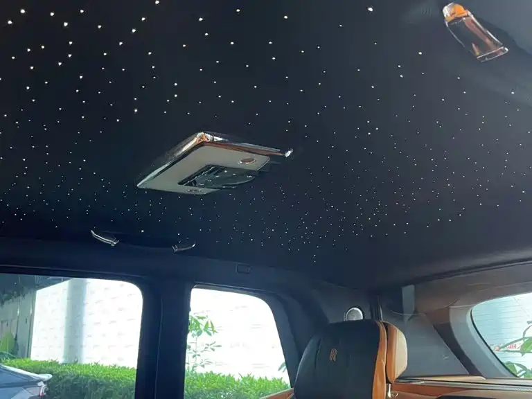 Rolls-Royce Cullinan — миниатюра 20