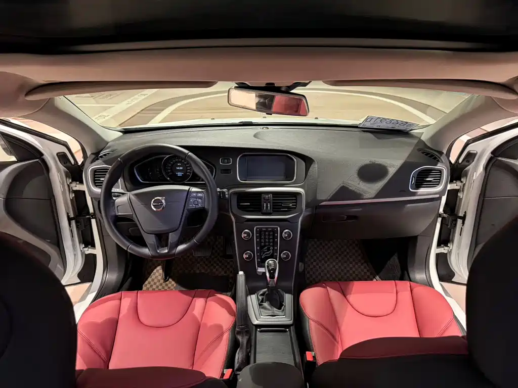 Volvo V40 — миниатюра 11