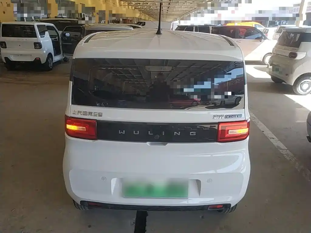 Wuling MINIEV — миниатюра 6