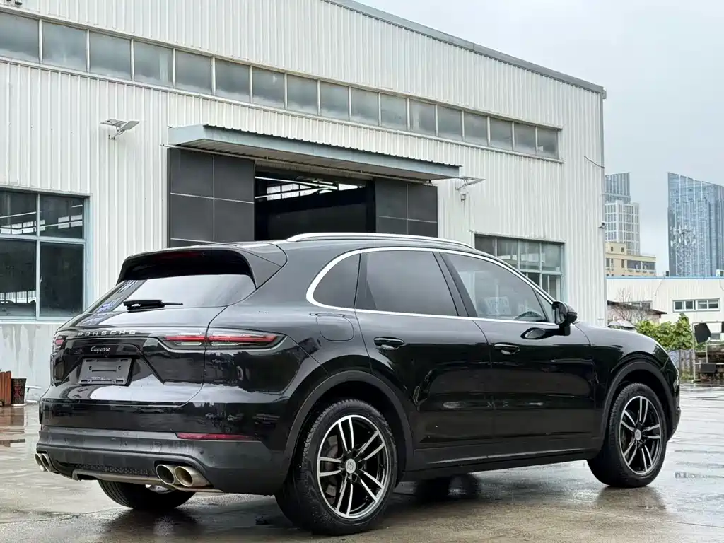 Porsche Cayenne — миниатюра 7
