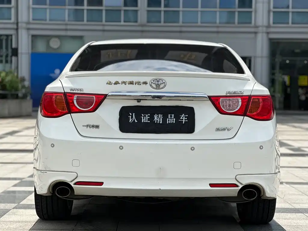Toyota Reiz — миниатюра 4