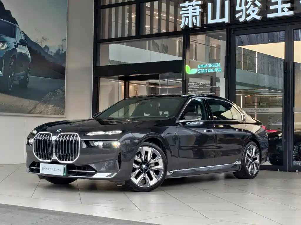 BMW i7