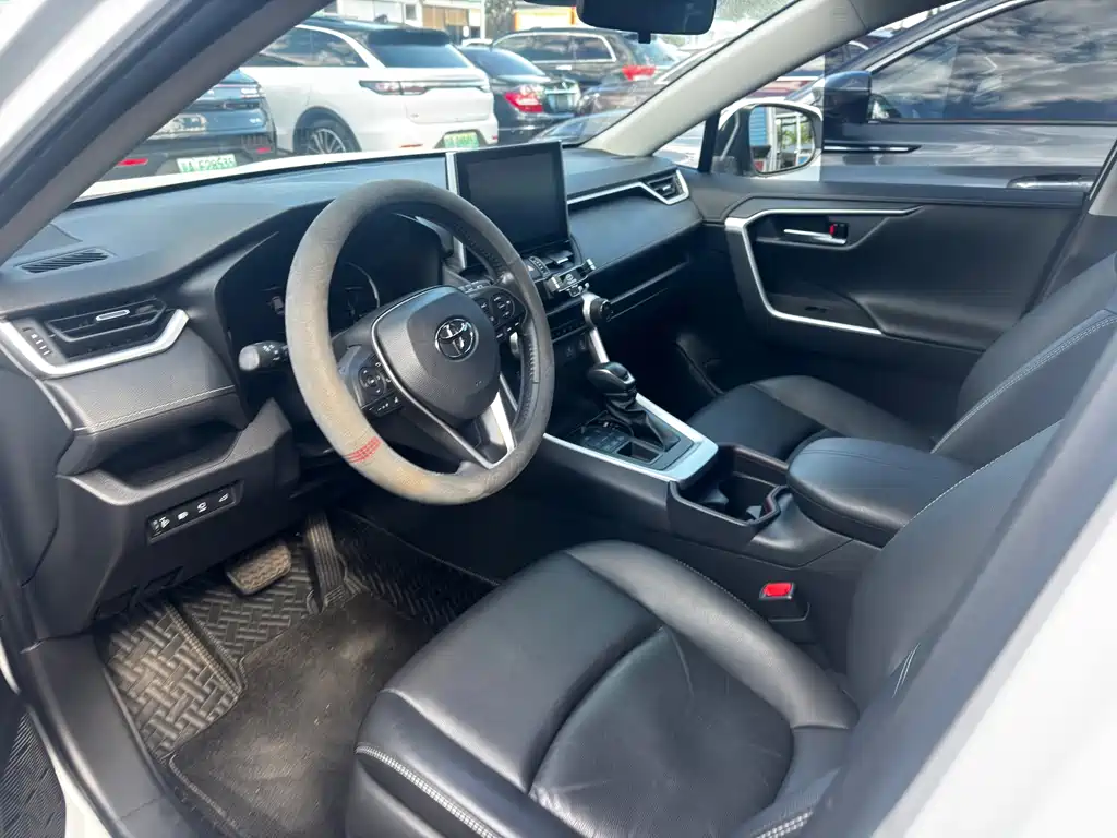 Toyota RAV4 — миниатюра 10