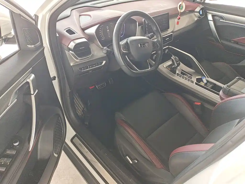 Geely Binyue — миниатюра 16
