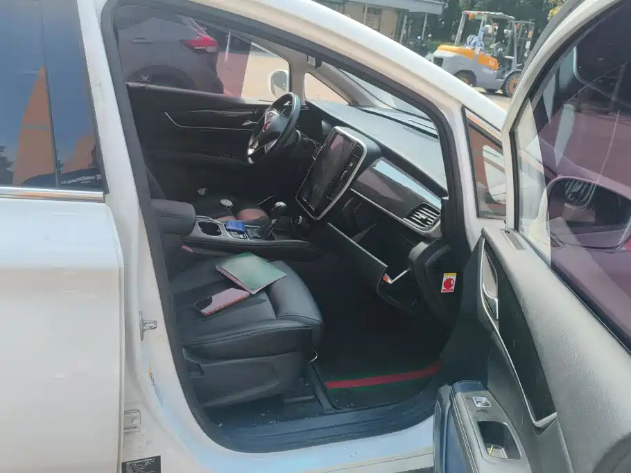 BYD MAX — миниатюра 8