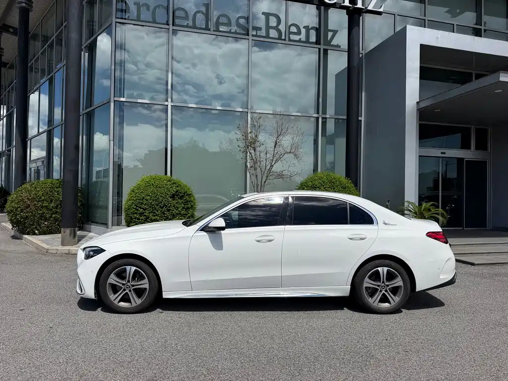 Mercedes-Benz C-Class — миниатюра 14