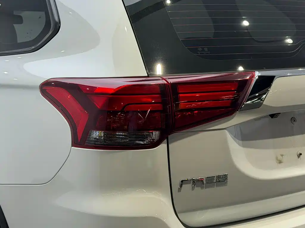 Mitsubishi Outlander — миниатюра 11