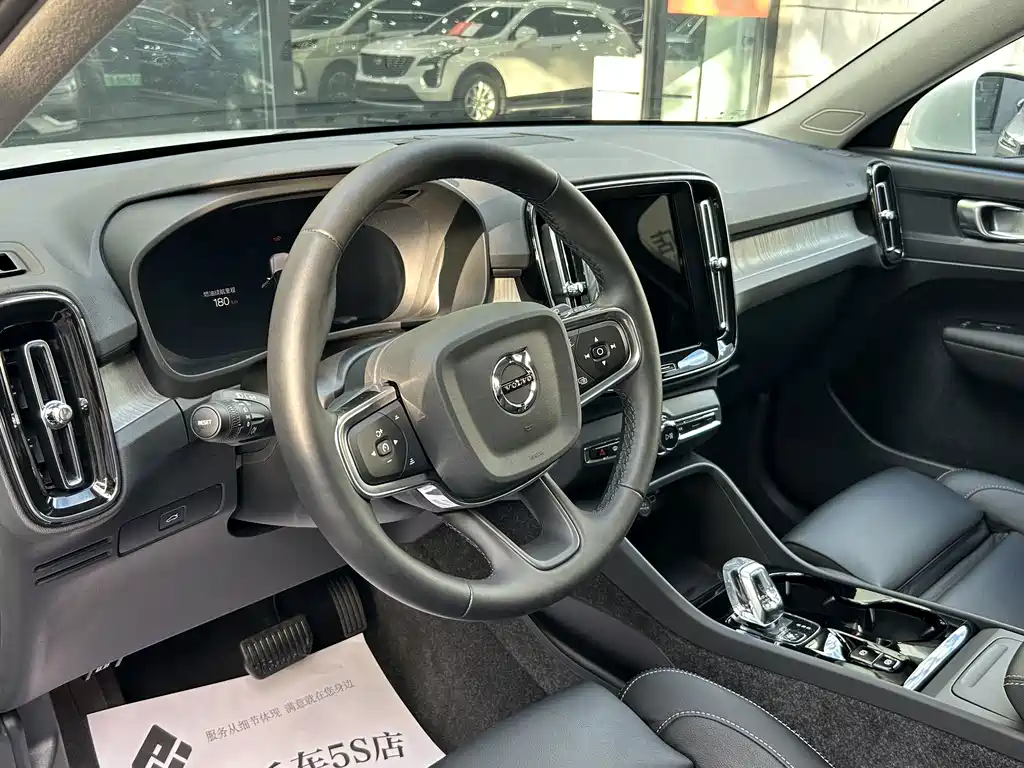Volvo XC40 — миниатюра 11