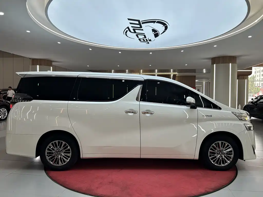 Toyota Vellfire — миниатюра 4