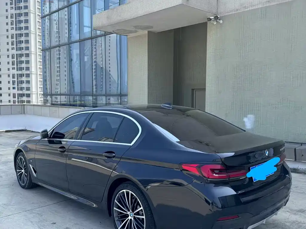 BMW 5 Series — миниатюра 4