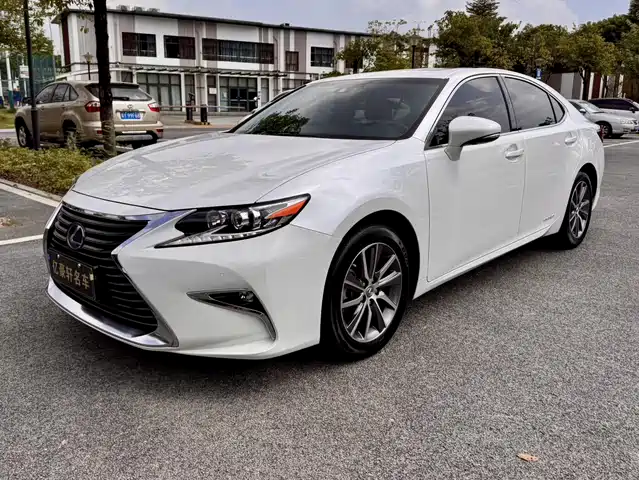 LEXUS  ES 2018