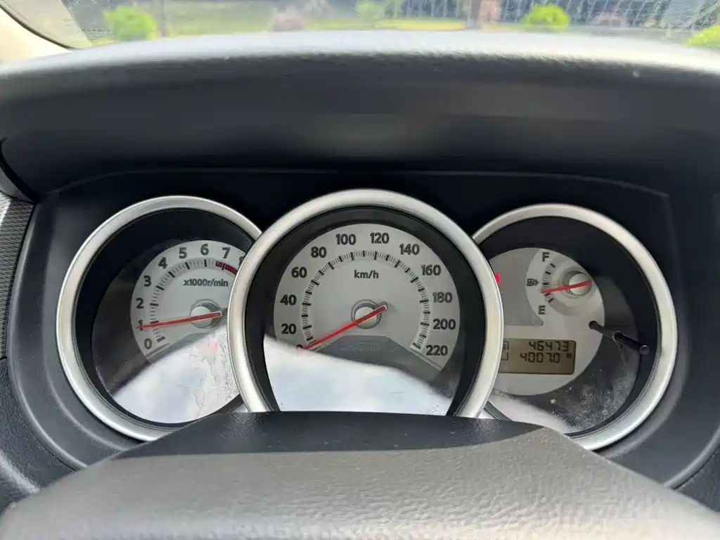 Nissan Tiida — миниатюра 8
