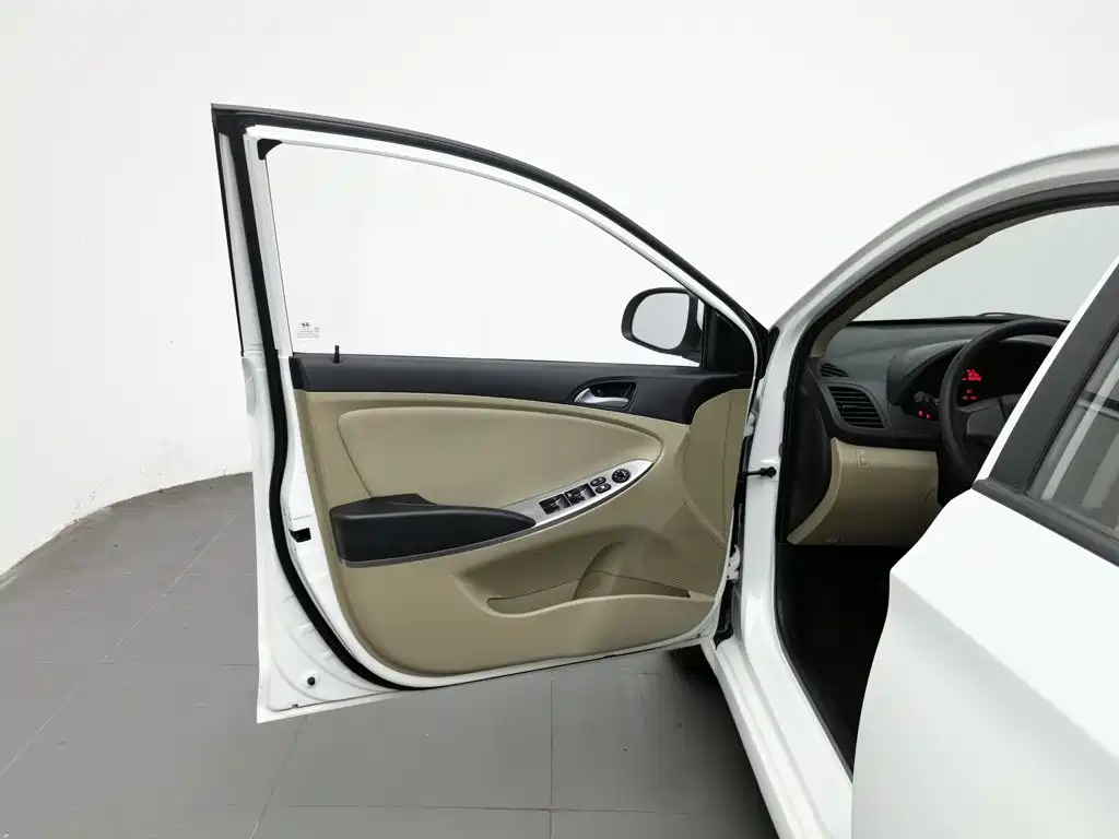 Hyundai Verna — миниатюра 8