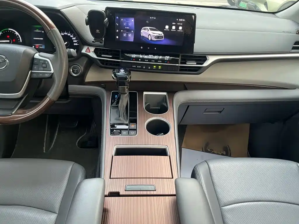 Toyota Sienna — миниатюра 4