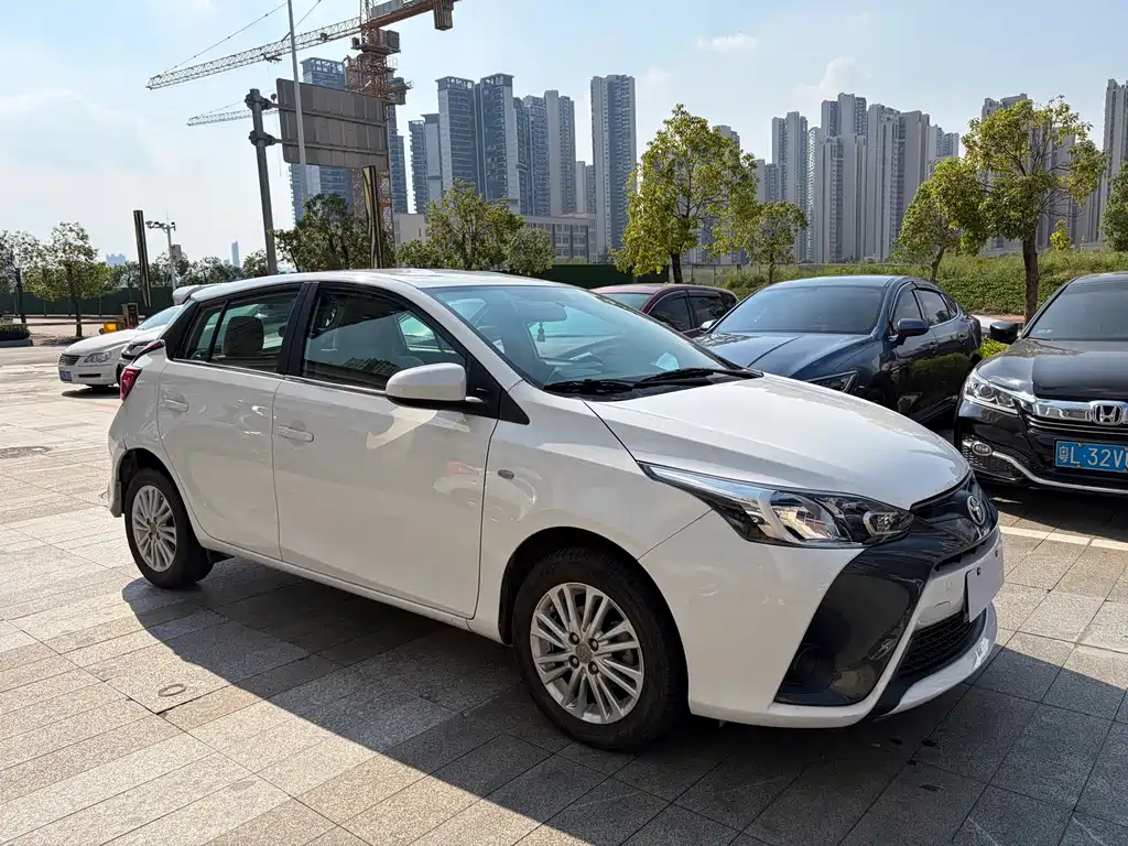 Toyota Yaris L — миниатюра 3