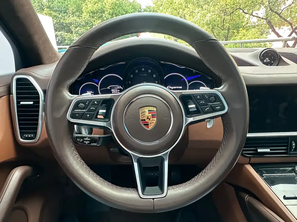 Porsche Cayenne — миниатюра 11