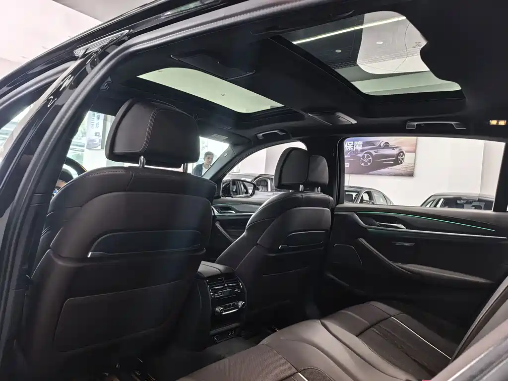 BMW 5 Series — миниатюра 13