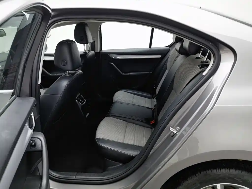 Skoda Octavia — миниатюра 15