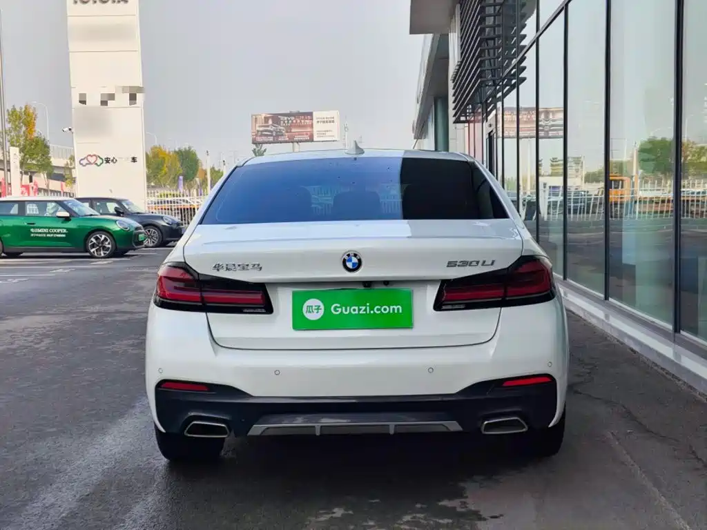 BMW 5 Series — миниатюра 6