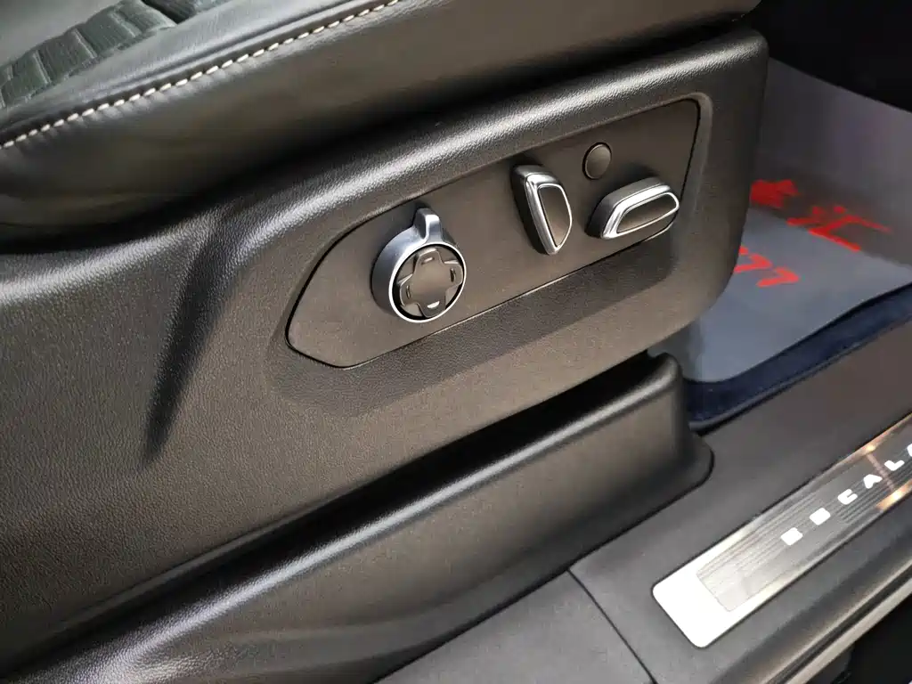 Cadillac Escalade — миниатюра 20