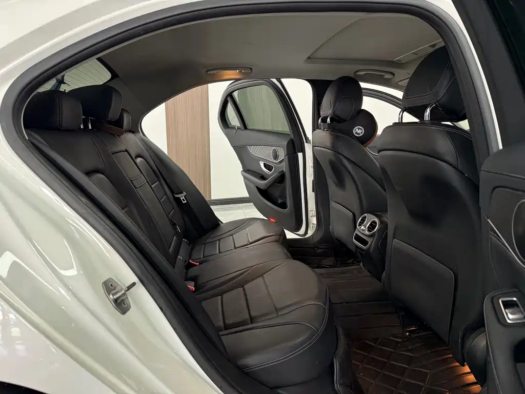 Mercedes-Benz C-Class — миниатюра 13