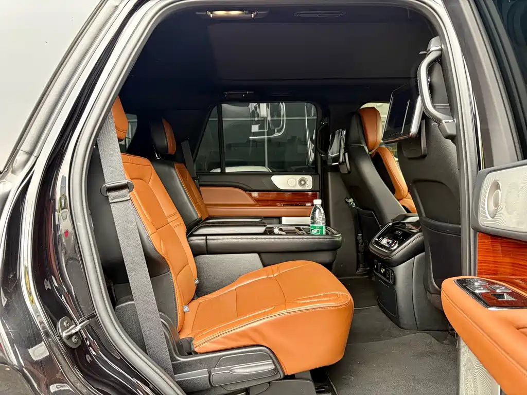 Lincoln Navigator — миниатюра 3
