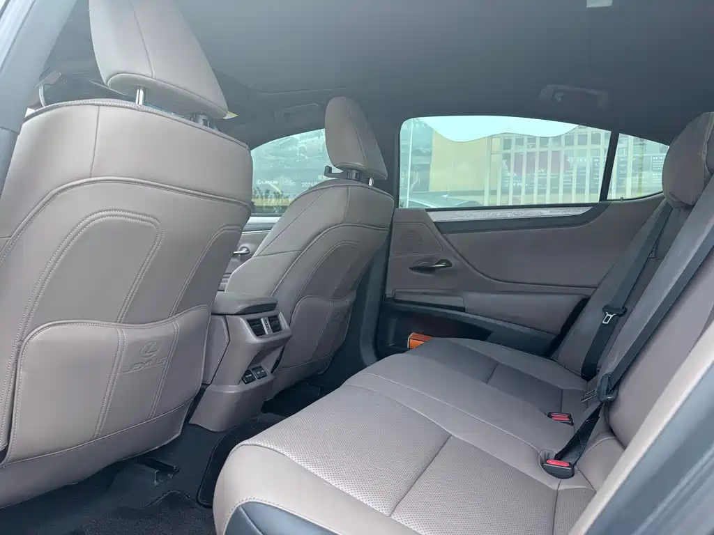 Lexus ES 2025 300h Premium