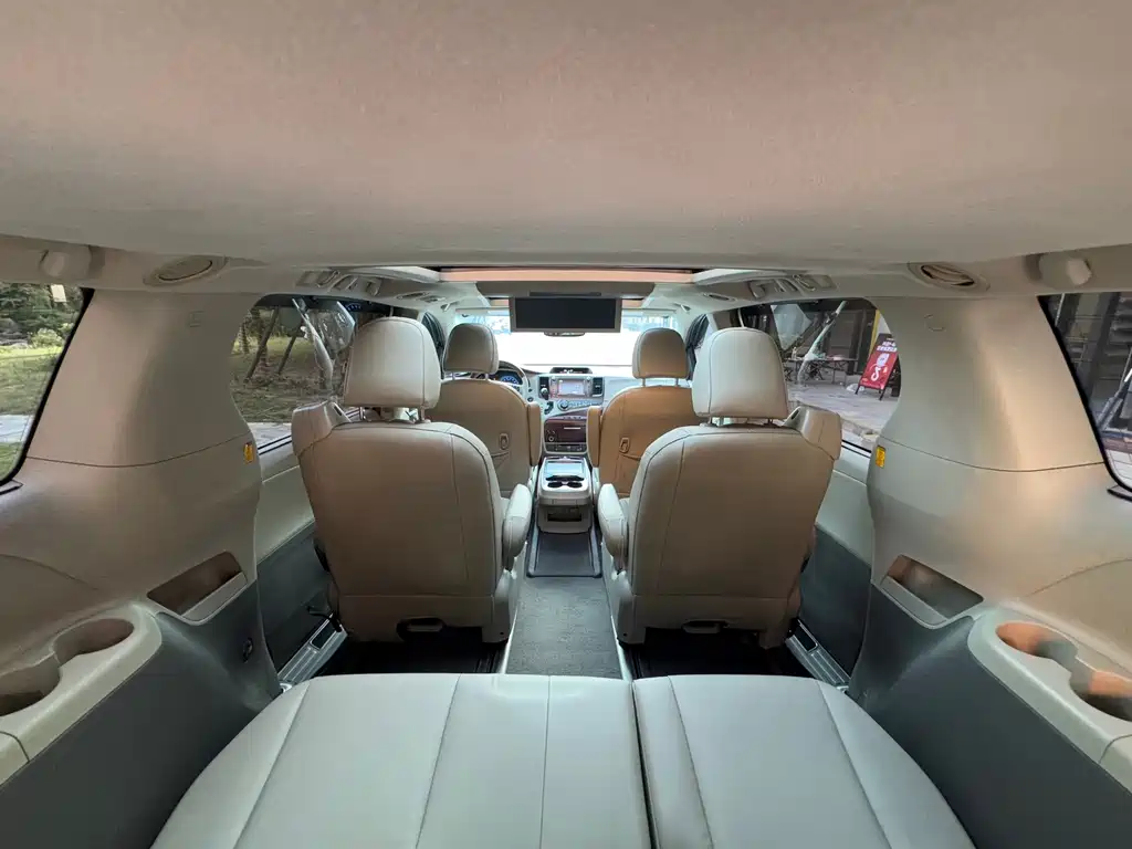 Toyota Sienna — миниатюра 20