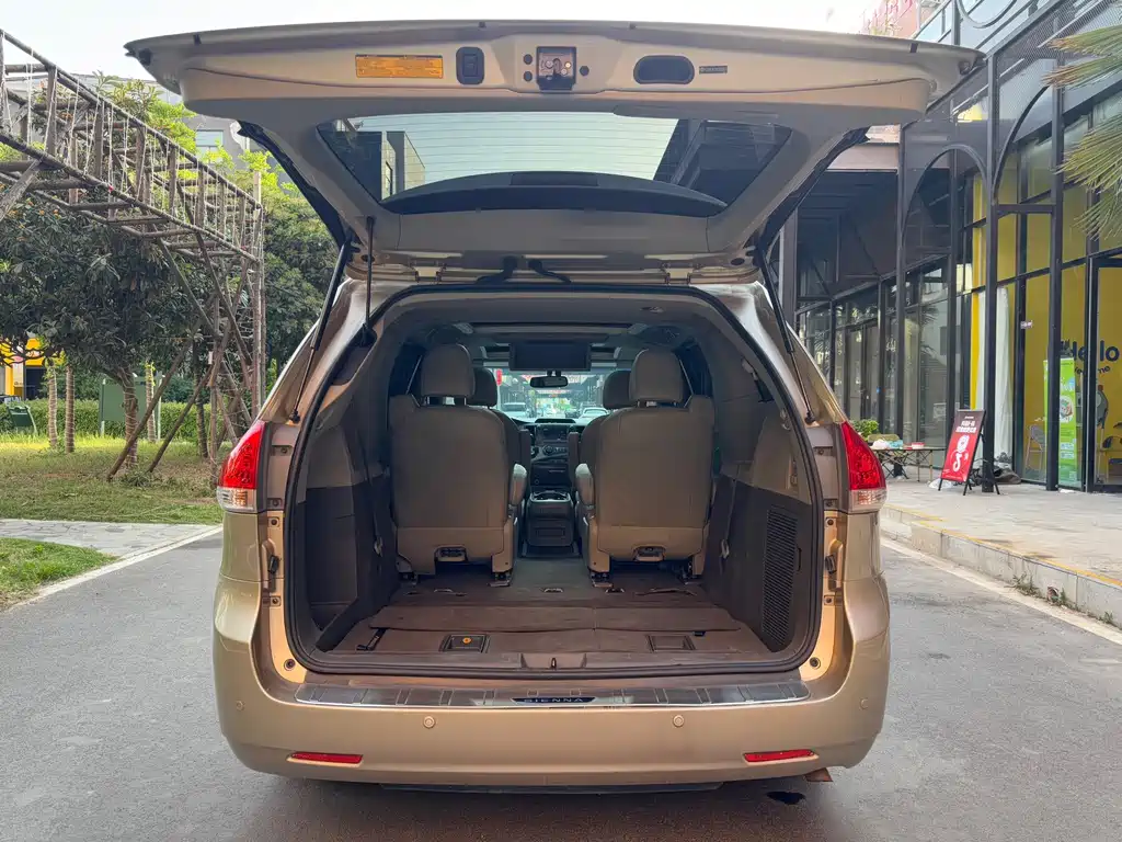 Toyota Sienna — миниатюра 22