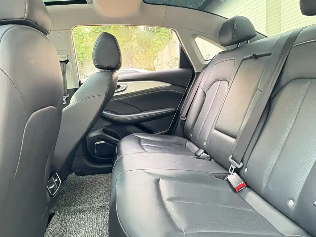 Roewe i6 MAX New Energy — миниатюра 9