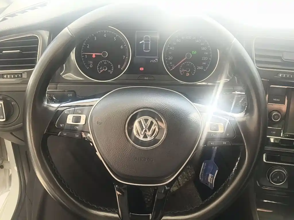 Volkswagen Golf — миниатюра 11