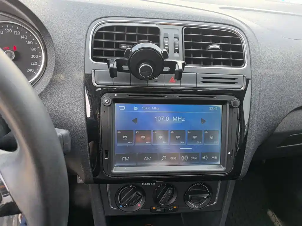 Volkswagen Polo — миниатюра 13